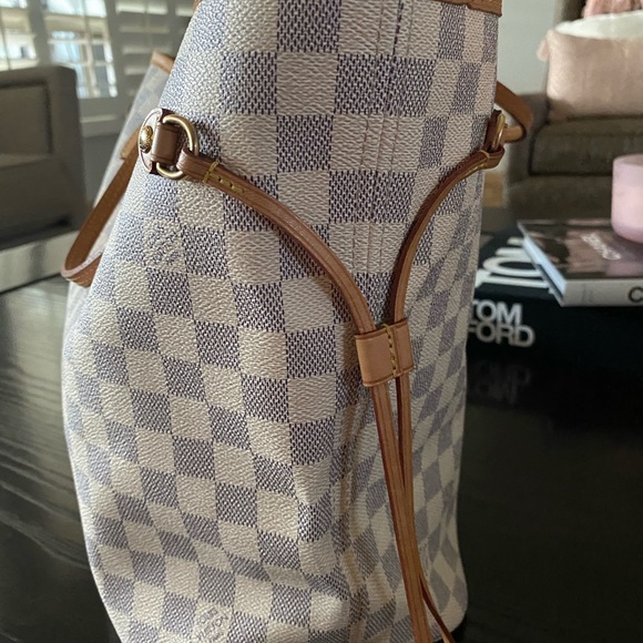 Louis Vuitton Neverfull MM - Picture 3 of 8